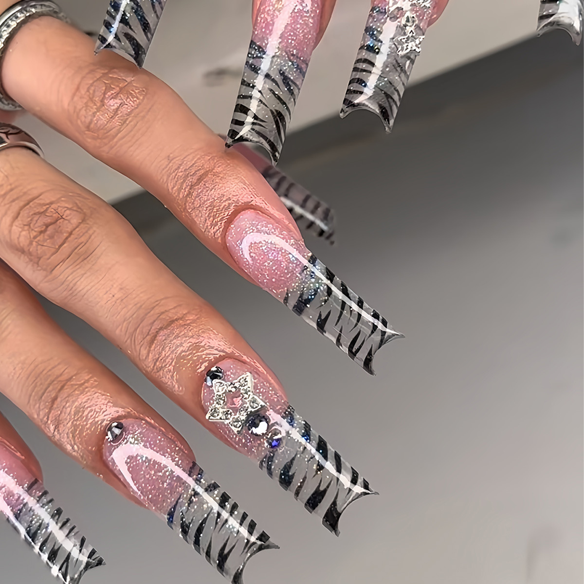 Nail Art Zebra - 24 Stück Lange Sargförmige Pentagramm-Strass-Kunstnägel zum