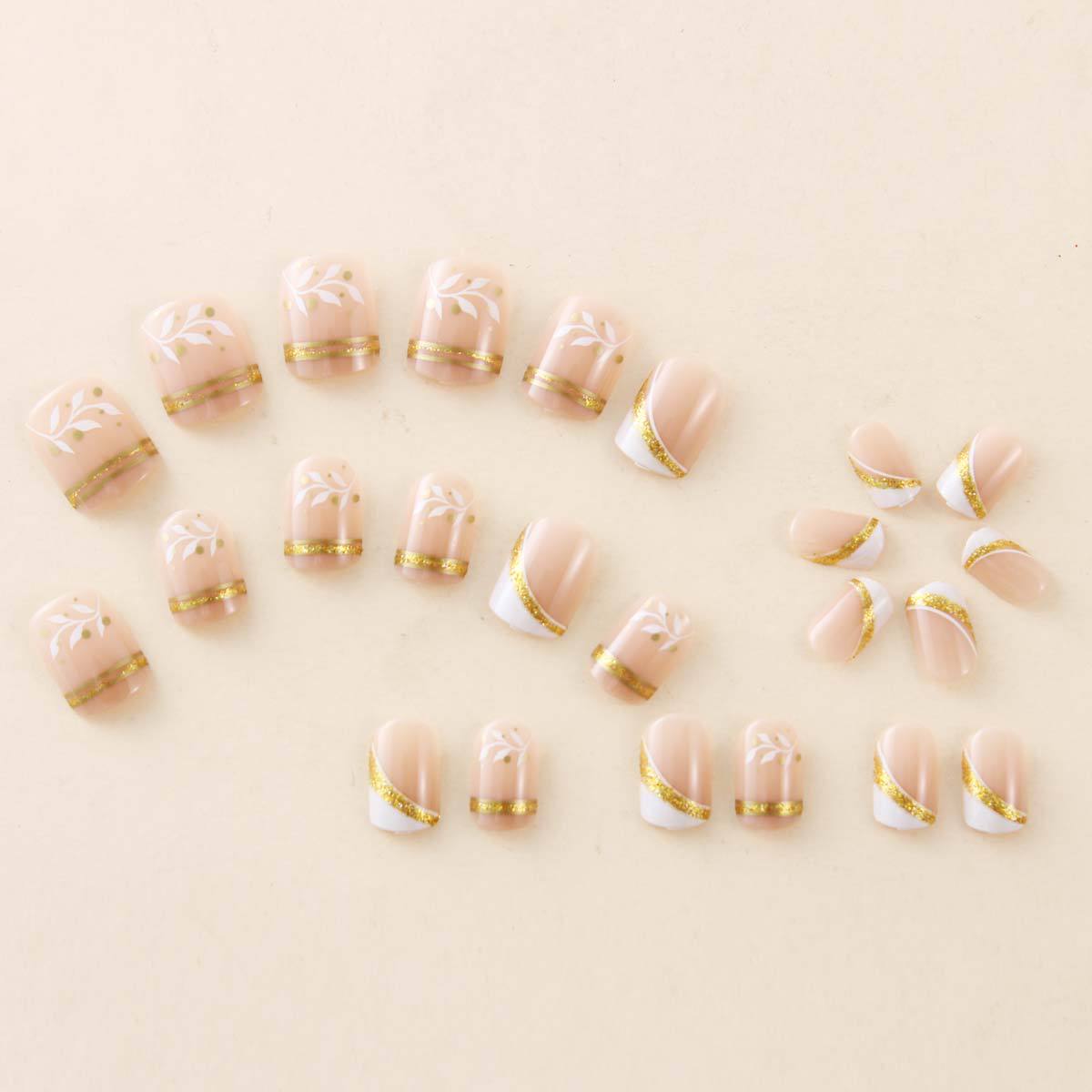 Kurze, quadratische Press-On-N – Nail Art Aesthetic Bewertung und Preis
