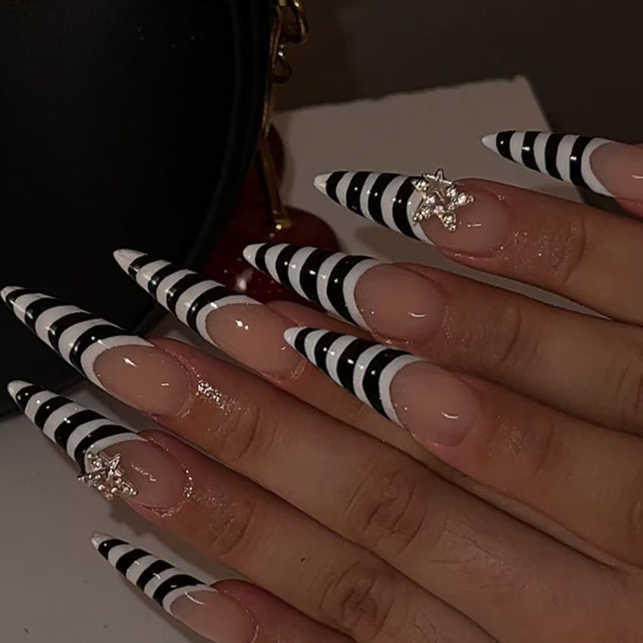 24 Stück schwarz-weiße Zebrast – Nail Art Zebra Bewertung und Preis